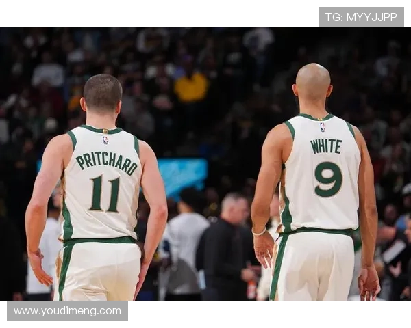 德里克怀特火力全开三分雨狂砍33分率队高效取胜展现攻防全面统治力